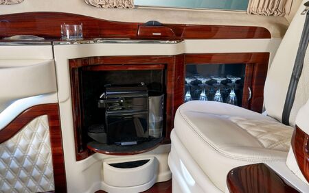 KLASSEN VIP VAN MVD 9053