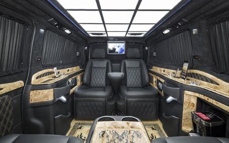 KLASSEN VIP VAN MVD 9011