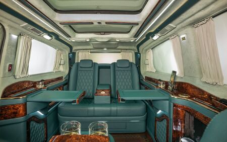 KLASSEN VIP VAN MVD 9026