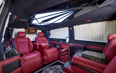 KLASSEN VIP VAN MVD 9033