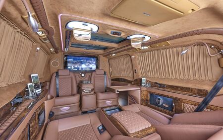 KLASSEN VIP VAN MVD 9023