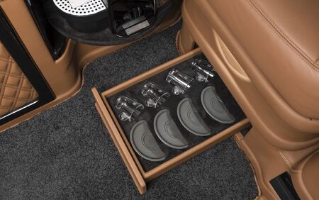 KLASSEN VIP VAN MVD 9017