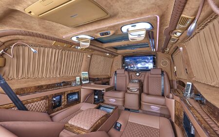 KLASSEN VIP VAN MVD 9023