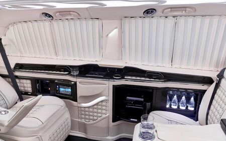 KLASSEN VIP VAN MVD 9057