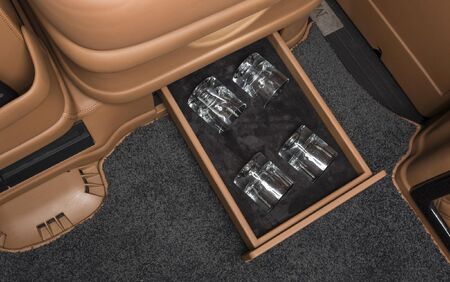 KLASSEN VIP VAN MVD 9017