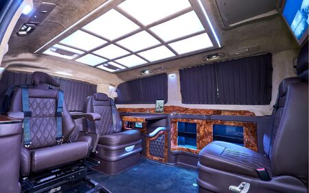 KLASSEN VIP VAN MVD 9056