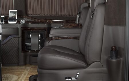 KLASSEN VIP VAN MVD 9018