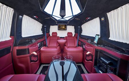 KLASSEN VIP VAN MVD 9033