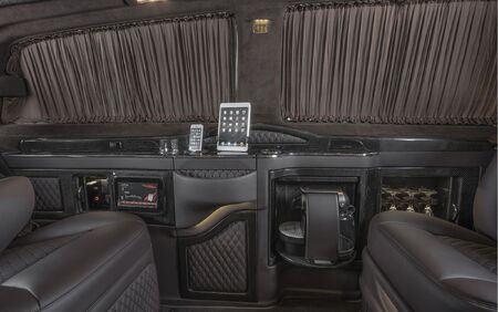 KLASSEN VIP VAN MVD 9021