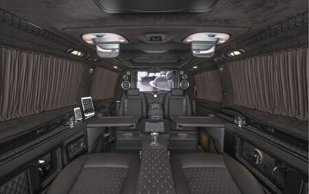 KLASSEN VIP VAN MVD 9021