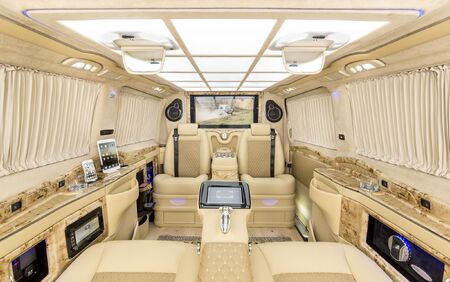 KLASSEN VIP VAN MVD 9013