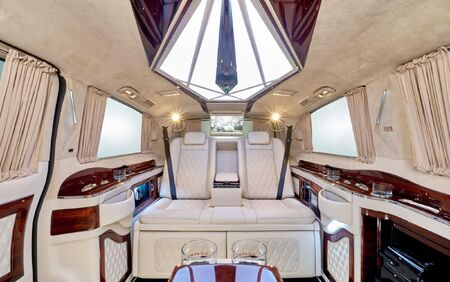 KLASSEN VIP VAN MVD 9053