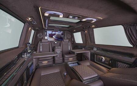 KLASSEN VIP VAN MVD 9032