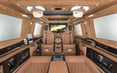 KLASSEN VIP VAN MVD 9017