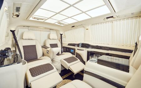 KLASSEN VIP VAN MVD 9028