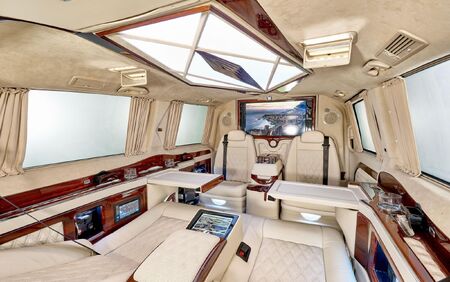 KLASSEN VIP VAN MVD 9053