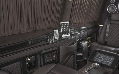 KLASSEN VIP VAN MVD 9021