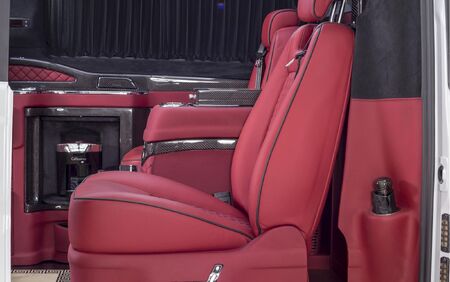 KLASSEN VIP VAN MVD 9054