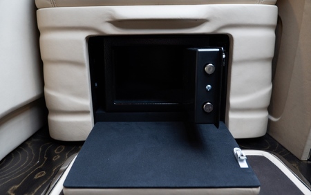 KLASSEN Mercedes-Benz V-Class V300 Luxury VIP First Class Van MVE_1685