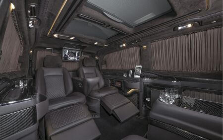 KLASSEN VIP VAN MVD 9021