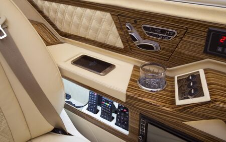 KLASSEN VIP VAN MSE 9008