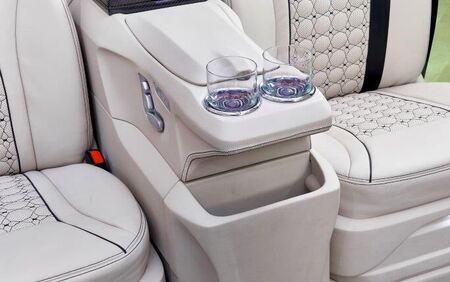 KLASSEN VIP VAN MVD 9057