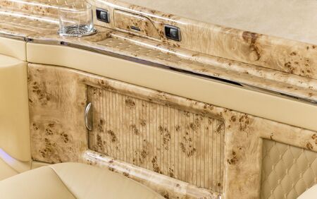 KLASSEN VIP VAN MVD 9013