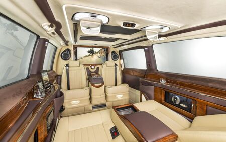 KLASSEN VIP VAN MVD 9025