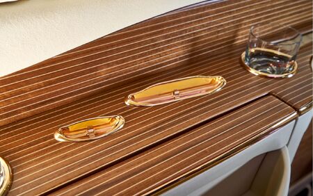 KLASSEN VIP VAN MVD 9051