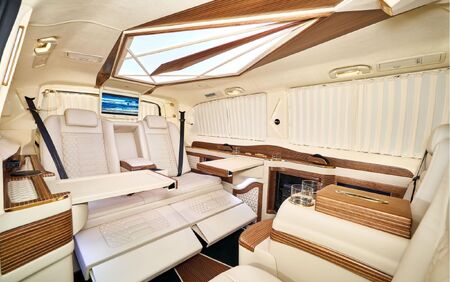 KLASSEN VIP VAN MVD 9051