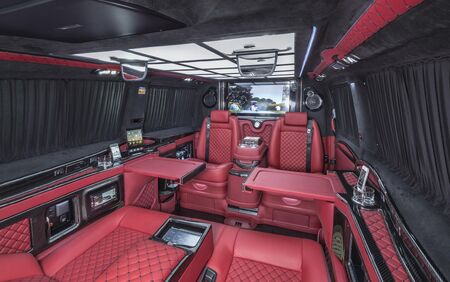 KLASSEN VIP VAN MVD 9054