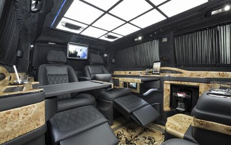 KLASSEN VIP VAN MVD 9011