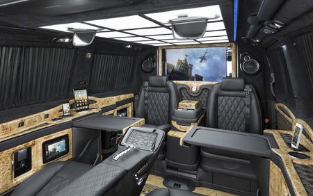 KLASSEN VIP VAN MVD 9011