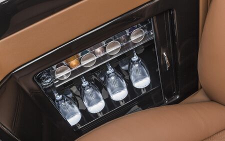 KLASSEN VIP VAN MVD 9017