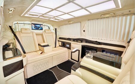 KLASSEN VIP VAN MVD 9050