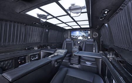 KLASSEN VIP VAN MVD 9031