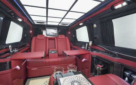 KLASSEN VIP VAN MVD 9054