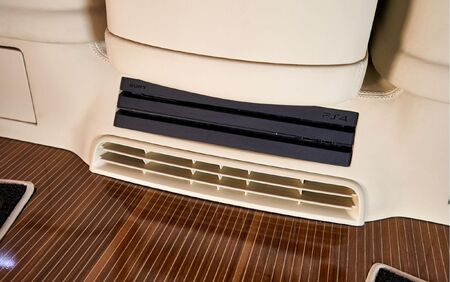 KLASSEN VIP VAN MVD 9051