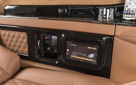 KLASSEN VIP VAN MVD 9012