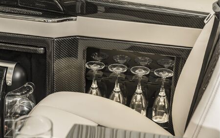 KLASSEN VIP VAN MVD 9015