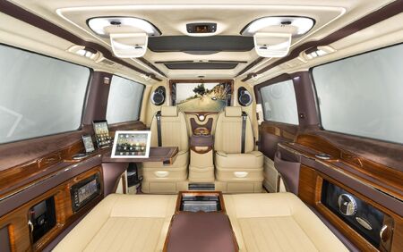 KLASSEN VIP VAN MVD 9052