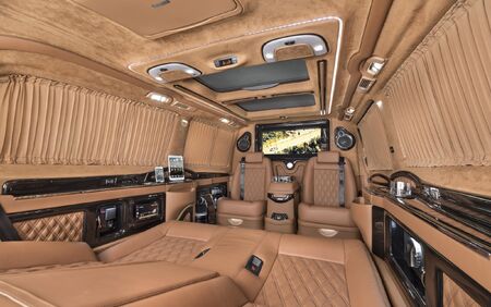 KLASSEN VIP VAN MVD 9017