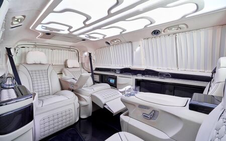 KLASSEN VIP VAN MVD 9057