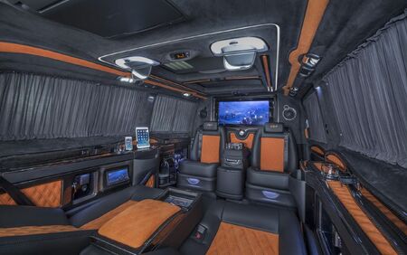 KLASSEN VIP VAN MVD 9022