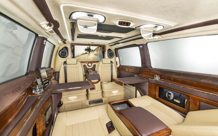 KLASSEN VIP VAN MVD 9025