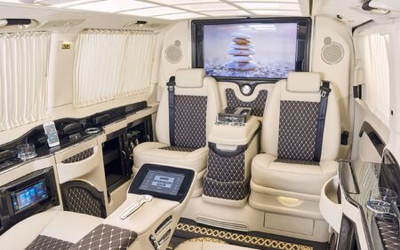 KLASSEN VIP VAN MVD 9028