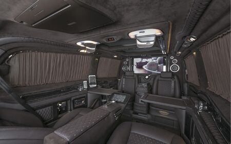 KLASSEN VIP VAN MVD 9021