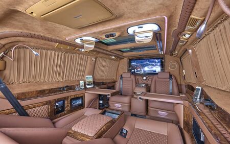 KLASSEN VIP VAN MVD 9023