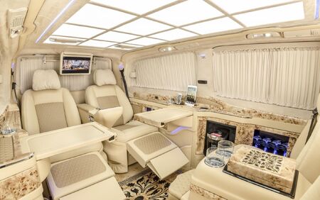 KLASSEN VIP VAN MVD 9013