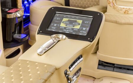 KLASSEN VIP VAN MVD 9013